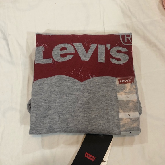 Levi’s Graphic Tee - Picture 3 of 4